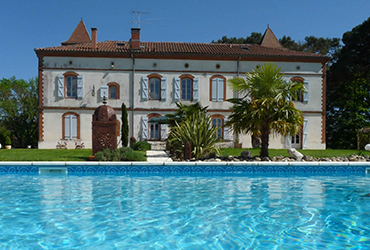 piscine chauffée et manoir des Chanterelles